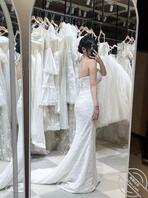 我叫张国锋，罩杯D。最近在试婚纱准备结婚，很喜欢被陌生人看我生活照评价我