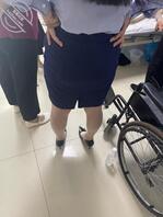 在医院里亲姐穿着骚丝袜高跟鞋售楼工装2