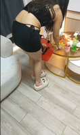 嫂子穿着性感在做家务，最后忍不住把她强上了，最后内射1