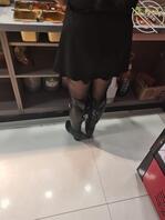 约操黑丝熟女，才知道她是一个富婆，一会开始偷录，使劲干她，预告贴1