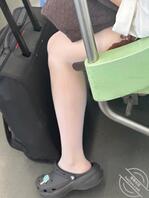 发一张别人吧，地铁上拍的紫色丝2