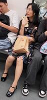 偷拍忧郁肉丝少妇0