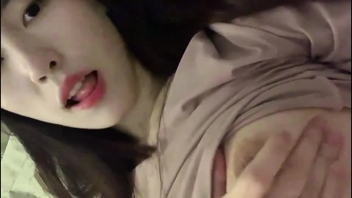 清纯乖乖女类型没想到会这么反差，清纯美女为男友拍的小视频惨遭泄露，女