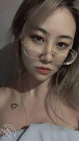 反差的骚眼镜妹