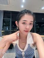 大脸盘子骚逼被潜入打胶