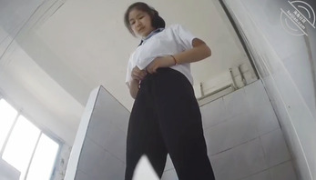 这妞的穴很适合给你们舔