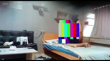 我跟妈妈在偷情，爸爸突然下班回来，把我们2个都打进去了，医院。超值得购买