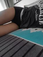 给闺女修手机，不知道给谁拍的0