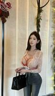 优越式穿搭，带有视觉上的亮点0