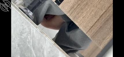 厕拍美女同事1