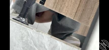 厕拍美女同事2