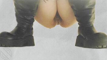 厕拍四个母狗，请大家蹂躏1