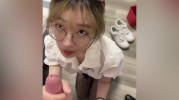 看起来完全属于白月光型被调成这样