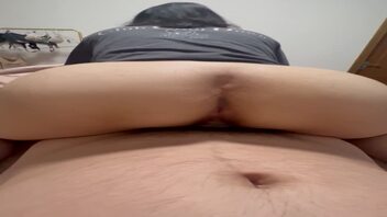 老婆自己坐着高潮