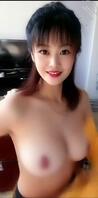 爱她就要跟兄弟一起操，玩爽了就要这样不戴套干她内射她