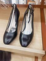 想起年轻时，看见女兵班长鞋，都很硬，偷摸撸一把