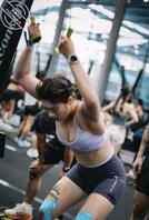 打胶巨乳健身老姐的内衣0