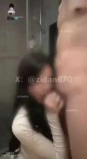 最新《羞耻性爱》做爱的过程中被强制观看隐私的交合处 真的又耻辱又刺激 还被看着高潮的可爱表情 没啥意思五分钟
