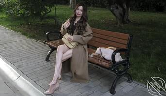 漂亮美女原来也会自慰，发现室友在厕所里自慰了2