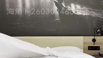 知性美眼镜人妻，一直推脱，情绪极限拉扯，被强推爆肏征服后的反差