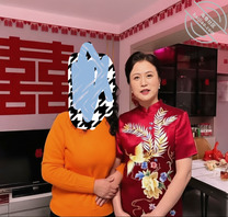 去年结婚 跟骚逼老妈的合照1