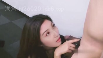 上班午休时间，同事想让我干她，在办公室就开始了，真刺激