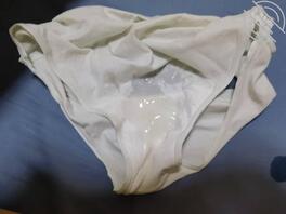 【原创】10、射了女儿的脱下的内裤，紧张等待女儿发现了...