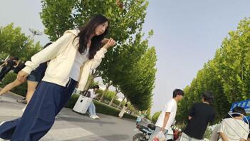 街拍[五]，接合照、P图、射屏、文字羞辱，
露脸照带姓名职业关系优先!2