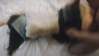 [原创]黑丝人妻跪舔强制深喉，撕烂黑丝。手势验证