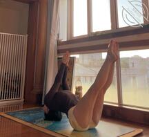 5老妈在练瑜伽真的好想干老妈呢