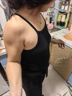 寄宿日常，偷拍巨乳大嫂费喜静的丰满乳沟和她真空上阵的状态，总感觉被发现了0