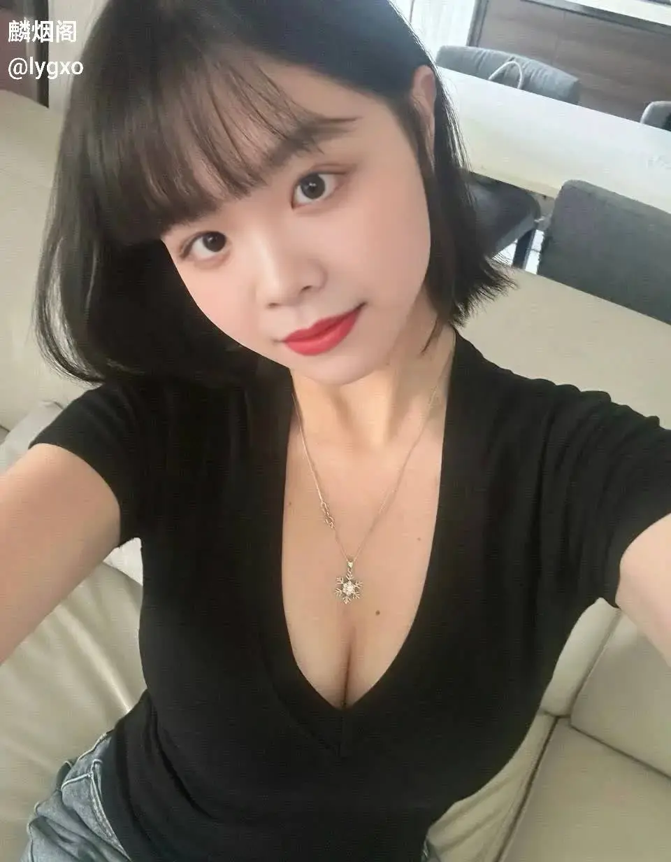 北京学生母狗杜若凝，中国社会科学院研究生，被男友发现在soul上裸聊约炮