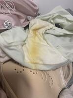 到小姨子房间拿她内裤打个飞机1