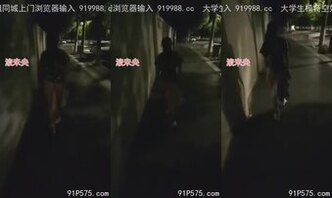 饭后散步边走边露边摇尾巴