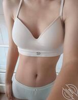 18岁小处女 谁要看我的脚啊？居然有哥哥想舔我的脚1
