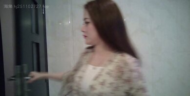 【酒店浴室科技镜偷拍】极品少妇
