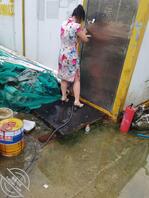 穿着高跟鞋旗袍的仓管，开门的瞬间情不自禁偷偷连拍&hellip;&hellip;