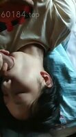 女友口交，表情陶醉，那种想要的表情，脸红扑扑的