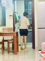 真想日丈母娘岳母，这样穿是不是也想我操，求脱衣0