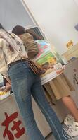 偶遇牛仔裤美女1