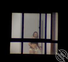 2公里外偷拍的单身小骚货些，明年夏天升级一套高清设备0