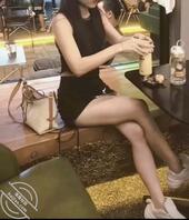 骚逼老婆的身材，腿，脚还不错吧