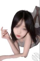 昨天晚上操硅胶娃娃的时候冉冉过来看，今天晚上主动来摸我鸡巴