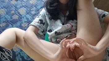 06少萝逼脸同框 嫩穴都没开发1