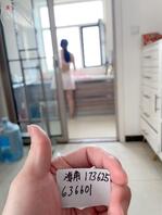 姐，我是姐夫。醉态中终于把鸡巴在KTV里面放入亲姐嘴里，无套亲姐