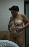 各位老狼们快来品鉴丈母娘的大奶子有没有36D