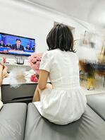 63.长这么大了第一次送花给妈妈，妈妈开心得就像个18岁的小女孩