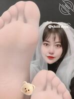 有看着狱卒丝足脚底射屏意淫的哥哥嘛0