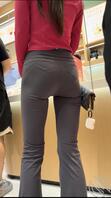 瑜伽裤美女勒出网上同款情趣内裤痕迹 肥阴唇也被勒的外翻 这是有多骚啊 0
