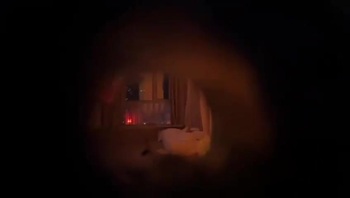 凌晨两点门口偷拍